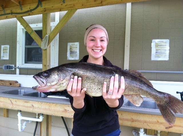 Alba-Daughter-in-law-with-big-walleye.jpg
